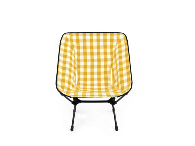 Da colaboração entre a Helinox e a Maison de Vacances resultou esta cadeira, com tecido Mimi Vichy, disponível em três cores, www.helinox.eu