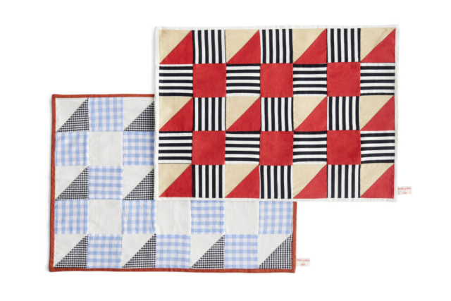 Parte de uma colaboração de design entre Hay e a artista Laila Gohar, jogo de individuais (prato de sobremesa) em algodão OEKO-TEX e com design em patchwork colorido
